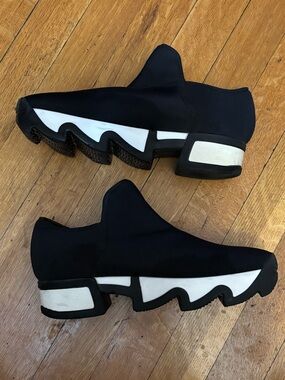 iRi WES I Black Outline Low Top Sneaker